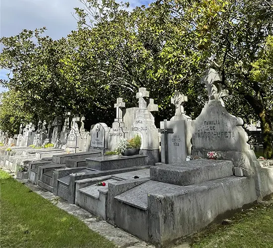 Lápidas de piedra y mármol, arte funerario de Marmolería Basauri