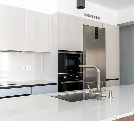 Cocina con encimera de Marmolería Basauri